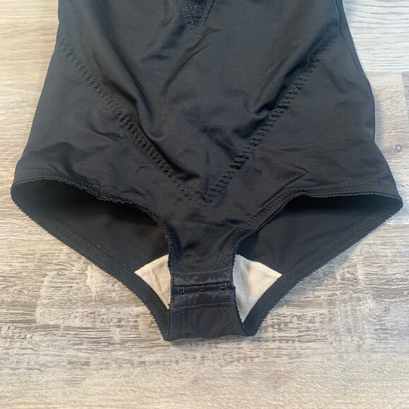 Vintage Subtract Black Lace Bodysuit – Size 34B - Picture 6 of 8